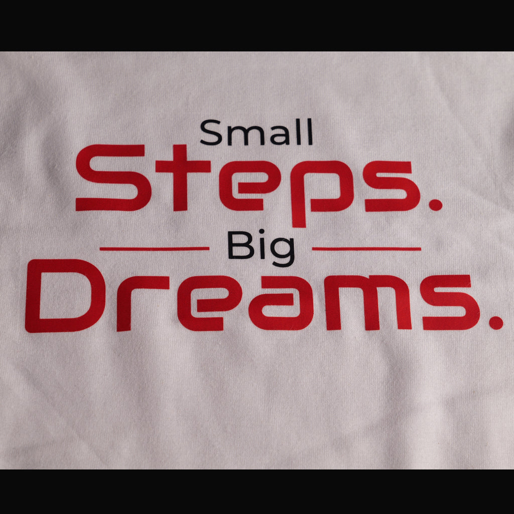 Tricou Copii | Small steps. Big dreams. (2–6 ani)