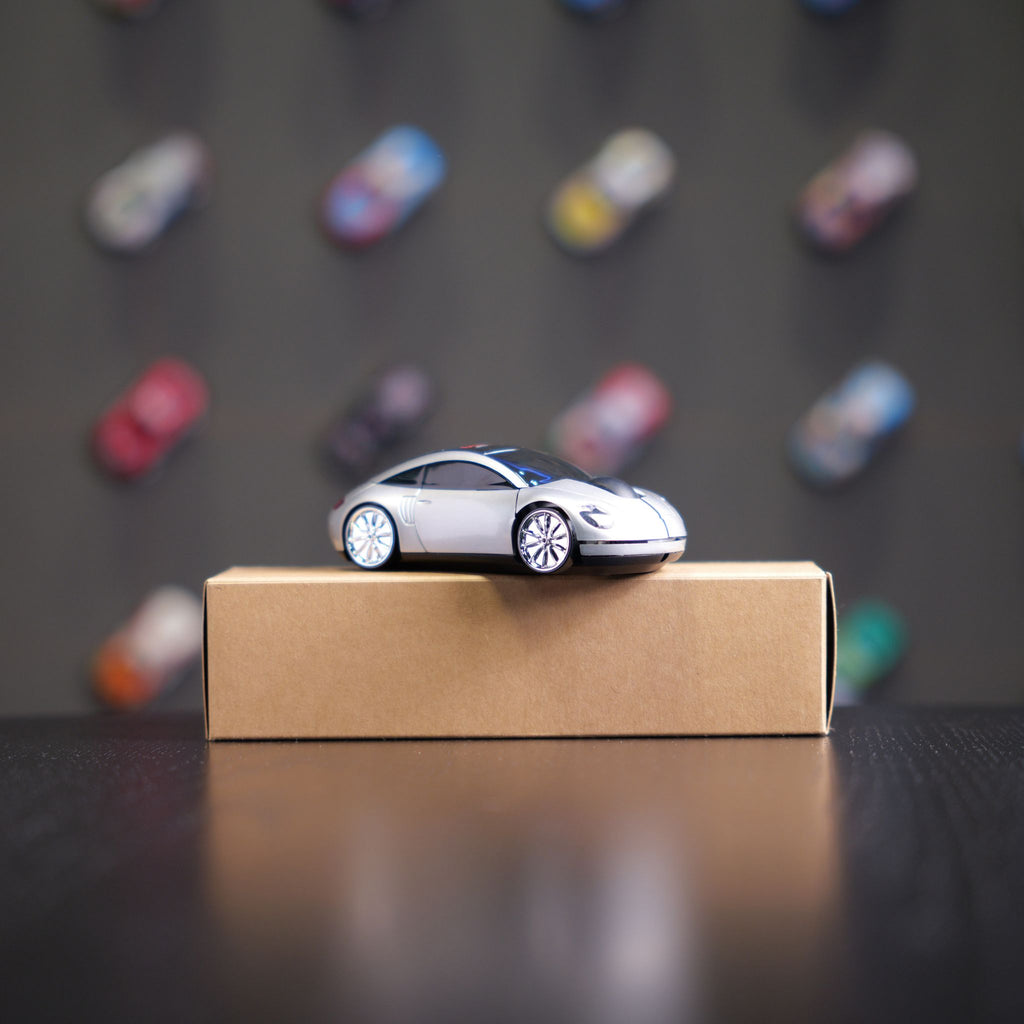 Mouse wireless în formă de mașină