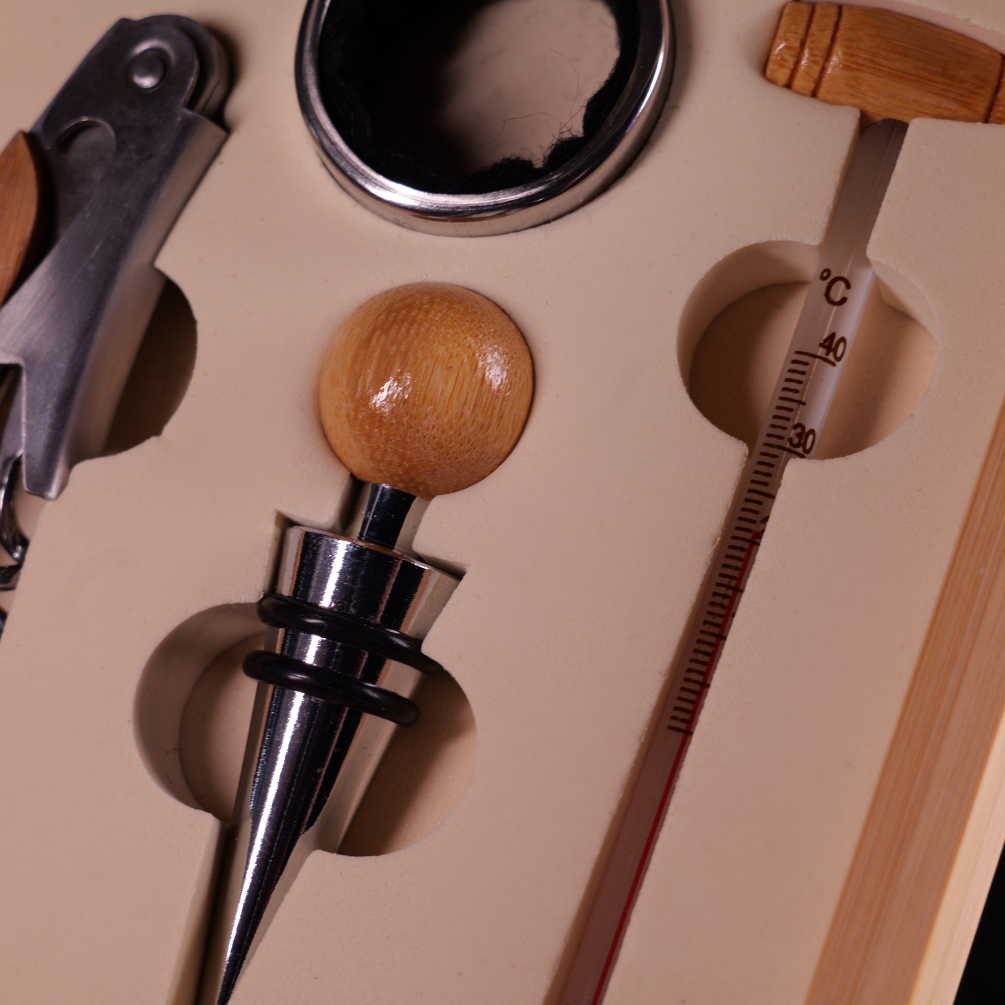 Set de accesorii pentru vin