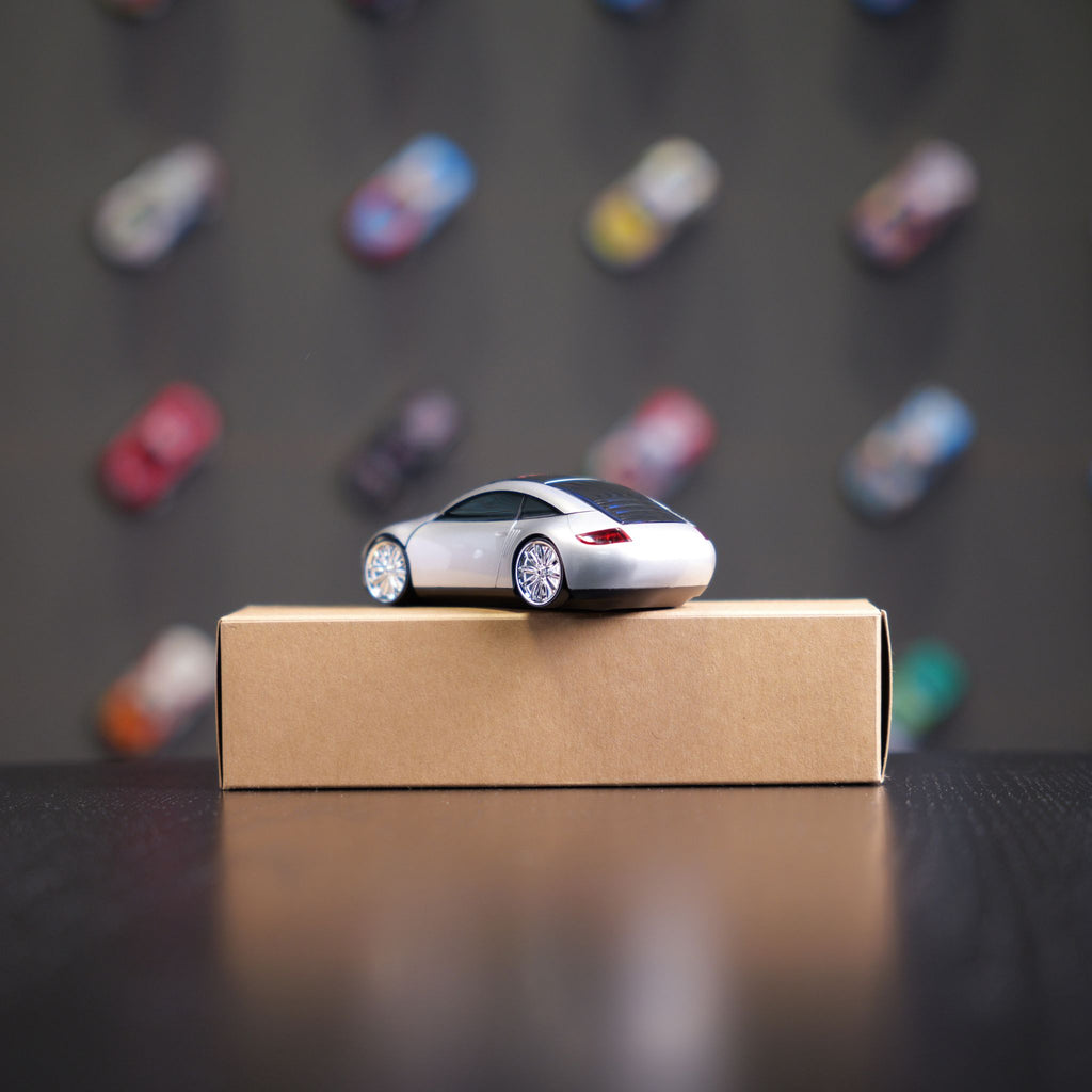 Mouse wireless în formă de mașină